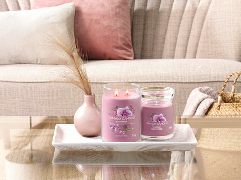 Le nuove candele realizzate con stoppini in fibra naturale e un mix di altissima qualità di cera di soia il quale fornisce una stupenda fragranza a lunga durata e una meravigliosa atmosfera. In negozio e online su tuttochic.it