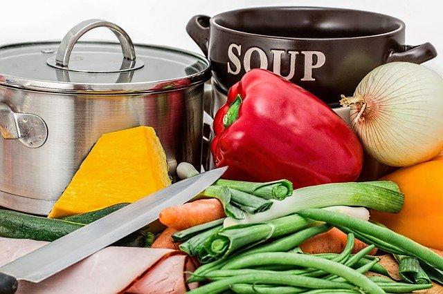 Pentole, padelle, tegami sono da sempre gli accessori indispensabili per ogni cucina. Cucinare sano e gustoso nella pentola giusta. Scopri gli utensili da cottura adatti alle tue esigenze su tuttochic.it