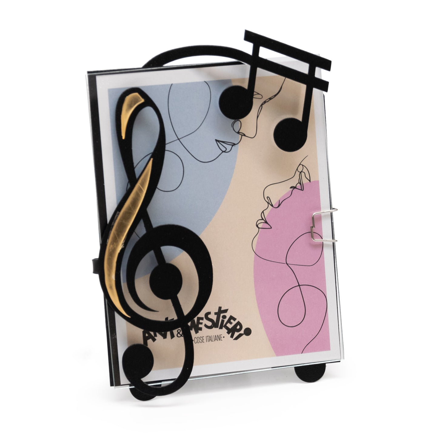 Originale porta foto con decorazione in polimetilmetacrilato specchiato, perfetto sia come complemento d’arredo che come bomboniera. Dimensione: 11x13,5H (foto 9,5×12,5 Una linea di bomboniere moderne realizzate in ferro tagliato a laser e disponibili in tanti colori. In negozio e online su tuttochic.it