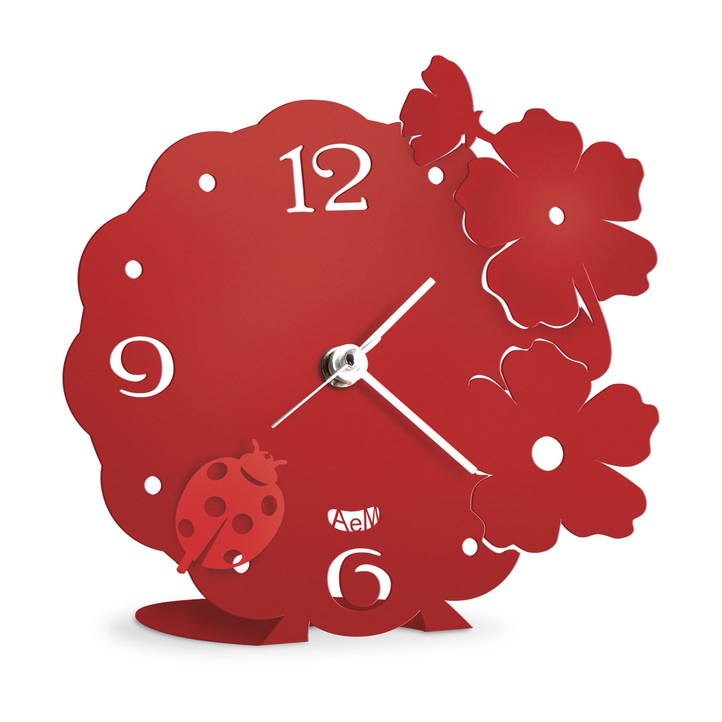 Divertente orologio da tavolo, perfetto sia come complemento d’arredo o come bomboniera. Dimensione: 15 x 15 H cm Materiale: ferro di colore rosso Funziona con 1 batteria stilo (inclusa) In negozio e online su tuttochic.it