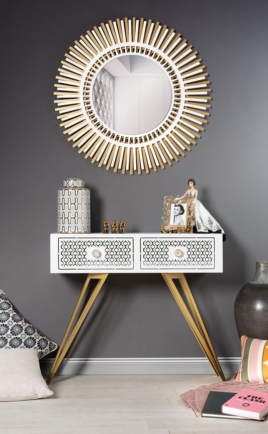 Specchio raffinato Narciso: ispirato al personaggio della mitologia greca innamorato della propria immagine, questo complemento d’arredo dona un tocco di eleganza e raffinatezza ad ogni ambiente. Dimensioni: 90 cm (45 cm) Materiale: metallo - Colore: Oro trasparente + Bianco marmo. In negozio e online su tuttochic.it