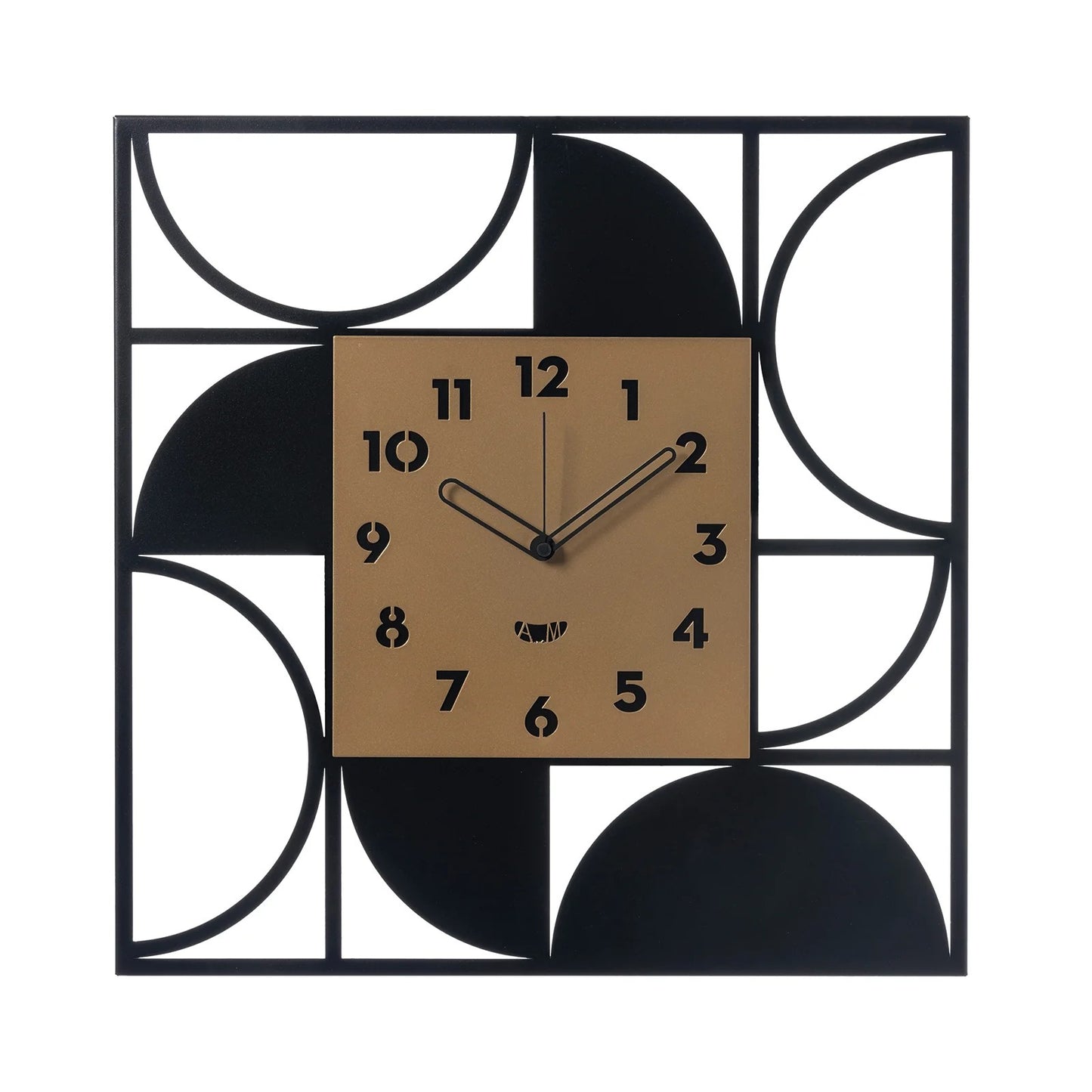L'Orologio da parete in metallo Glam moderno e minimalista. Dimensioni: 50 x 50H cm Alimentazione: Batteria tipo AA (inclusa) Prodotto in Italia. In negozio e online su tuttochic.it