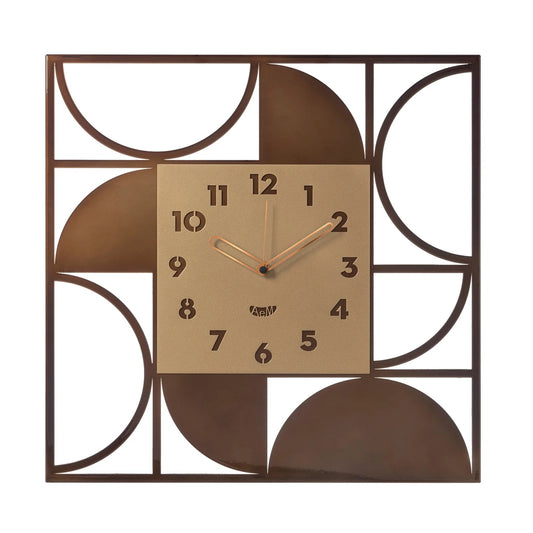 L'Orologio da parete in metallo Glam moderno e minimalista. Dimensioni: 50 x 50H cm Alimentazione: Batteria tipo AA (inclusa) Prodotto in Italia. In negozio e online su tuttochic.it