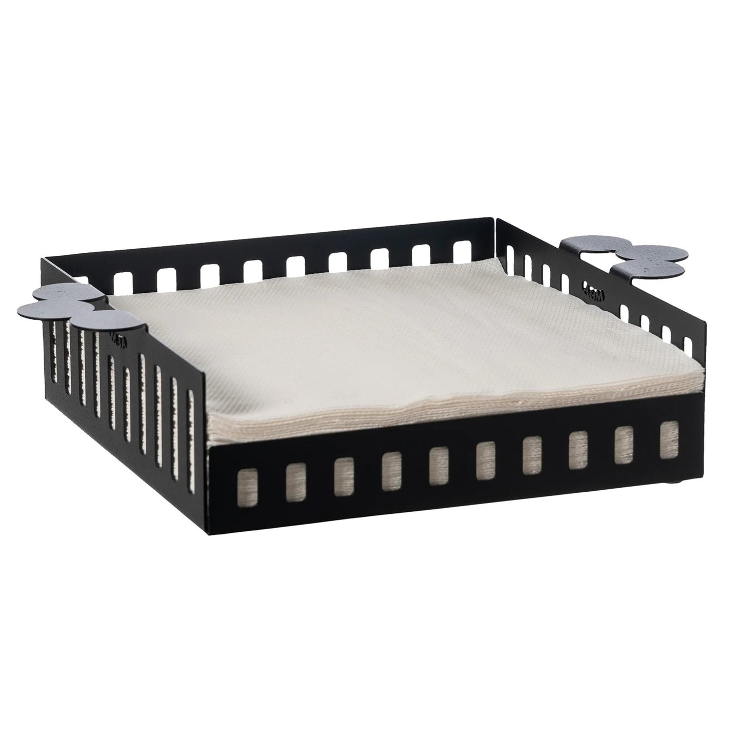 Portatovaglioli grande Old di Arti e Mestieri. Realizzato in metallo colorato e adornato con eleganti maniglie laterali, è perfetto per conferire un tocco di raffinatezza tipico della collezione Old. Dimensioni: 29 x 21 x 6 H cm. In negozio e online su tuttochic.it