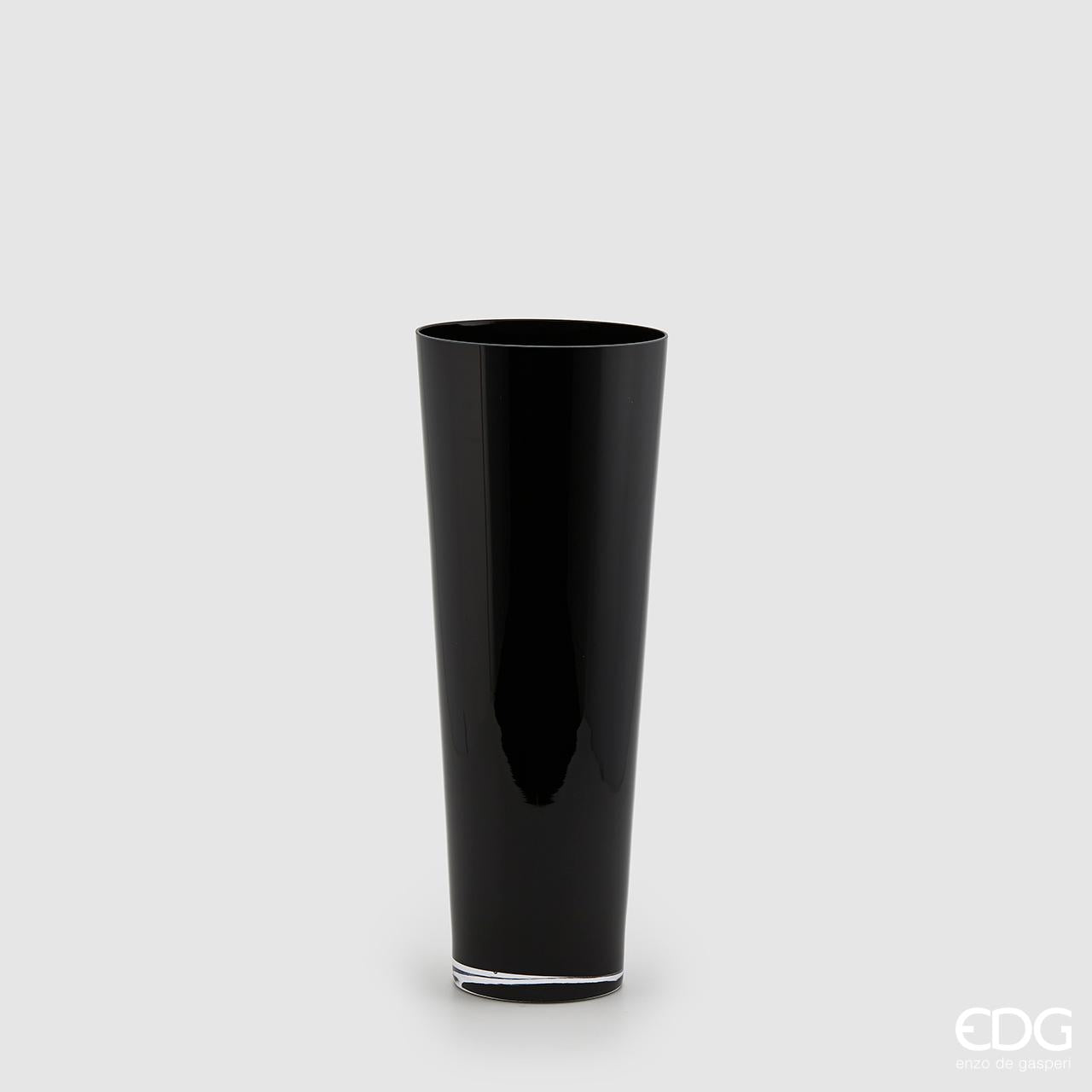 Vaso portafiori svasato in vetro di colore nero. Dimensioni: diametro cm 18,5, altezza cm 50. In negozio e online su tuttochic.it
