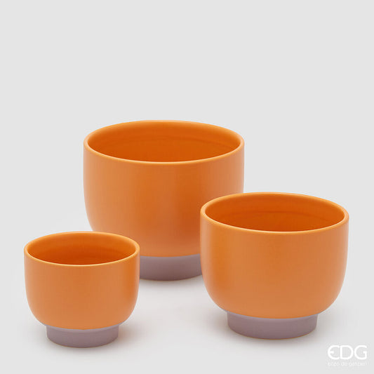 Serie 3 Cachepot bicolore in ceramica con piede. La serie comprende 3 dimensioni diverse . In negozio e online su tuttochic.it