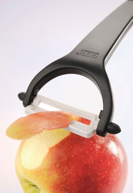 Questo pelapatate in ceramica è adatto per sbucciare frutta o verdura. La lama perma-sharp non è solo assolutamente insapore e inodore, ma anche anallergica e igienica. Dimensioni: L 18,4 cm, P 3,5 cm, H 2,1 cm ceramica/plastica lavabile in lavastoviglie. In negozio e online su tuttochic.it