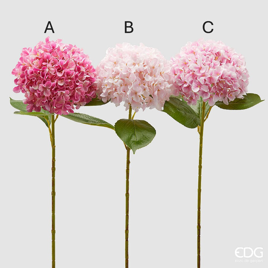Questa ortensia di colore rosa è un fiore artificiale con un ramo resistente in plastica e petali morbidi in tessuto. Disponibili in 3 tonalità di azzurro Dimensioni: altezza cm 65. In negozio e online su tuttochic.it