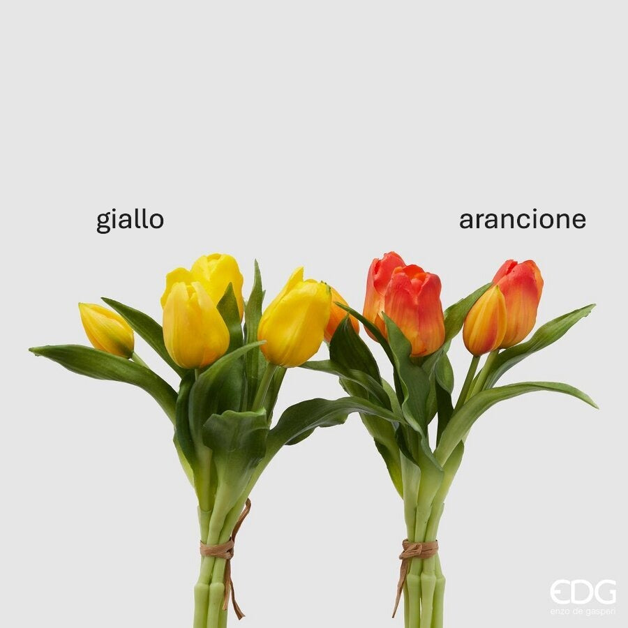 Il mazzo di tulipani Olis, con fiori e foglie artificiali, è disponibile in due eleganti colori: giallo e arancione. Dimensioni: altezza cm 28. In negozio e online su tuttochic.it