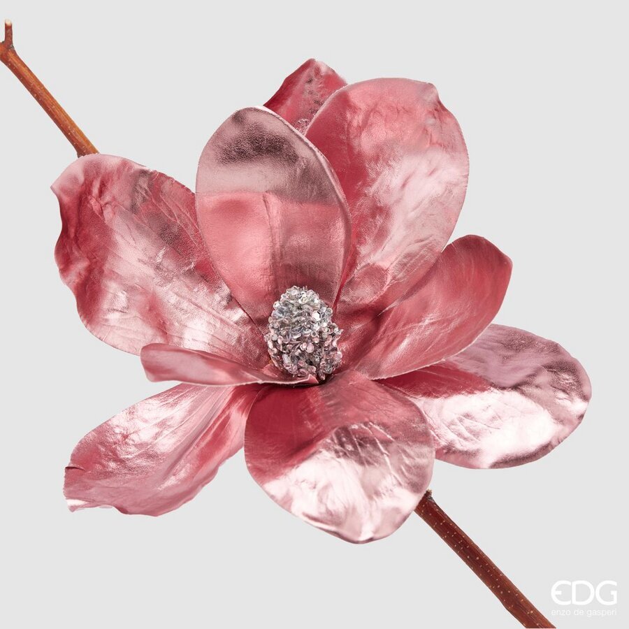 Realizzata in PVC con effetto tessuto di colore rosa metallizzato, con clip in metallo. Ideale per decorare alberi di natale e composizioni decorative in genere. Dimensioni: diametro cm 20.In negozio e online su tuttochic.it