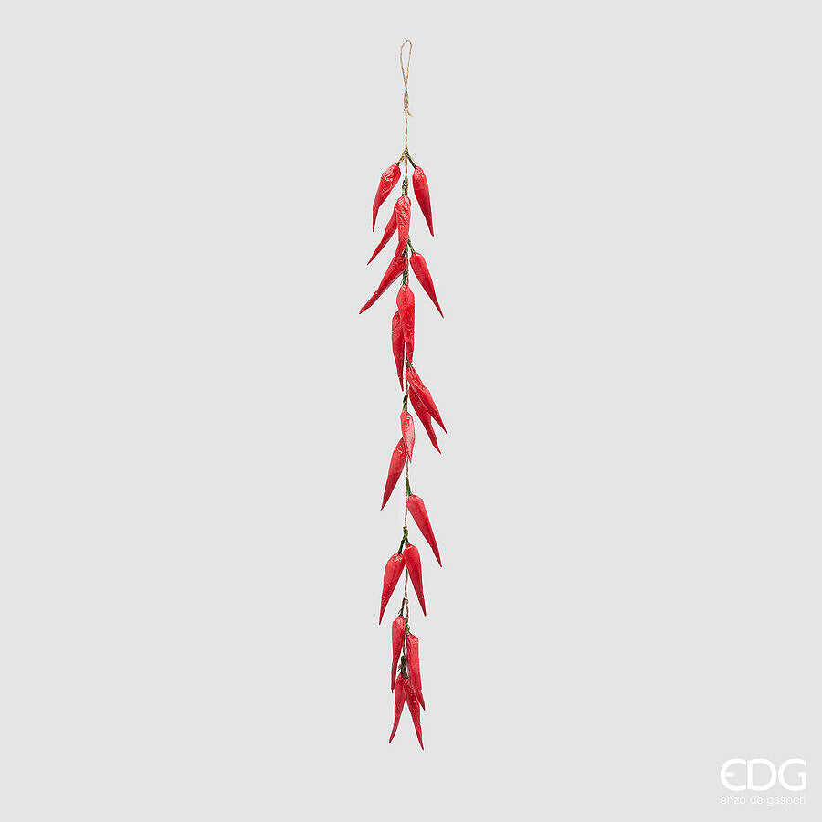 Aggiungi un tocco di colore e originalità alla tua cucina con il grappolo di peperoncino. Materiale: plastica Dimensioni: altezza cm 60. In negozio e online su tuttochic.it.