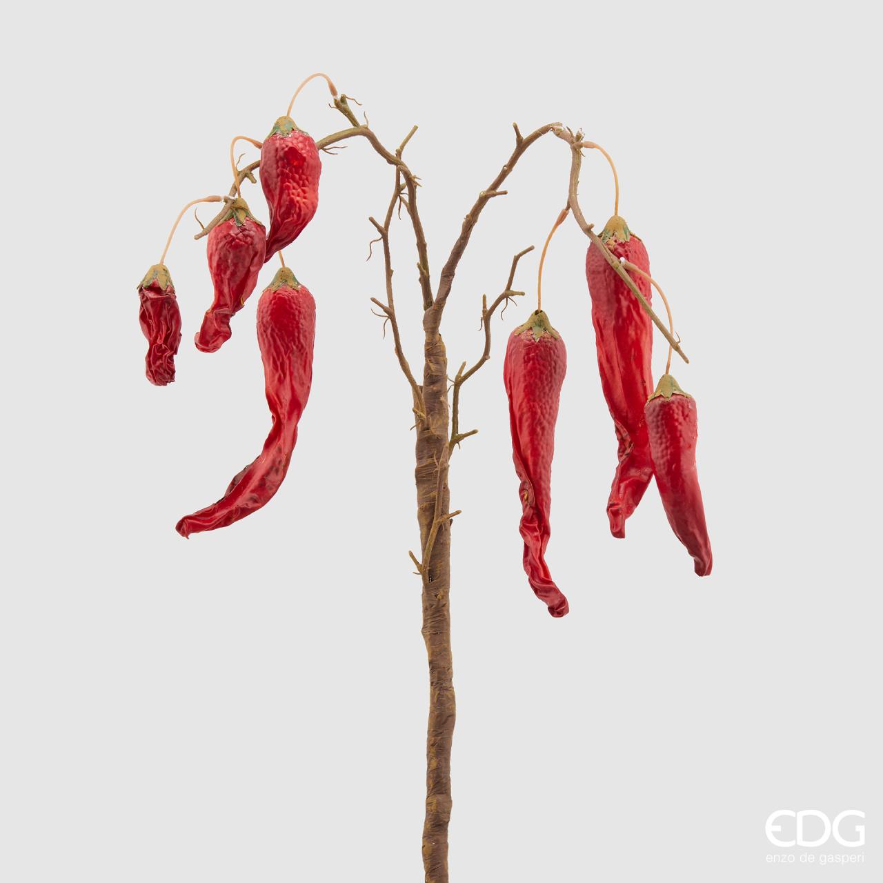 Ramo con 7 peperoncini artificiali di colore rosso. Dimensioni: cm 90 h - Materiale: plastica. In negozio e online su tuttochic.it.