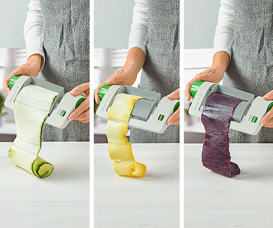 Con Veggie Sheet Slicer si possono ottenere sottili sfoglie di verdure. Ideale per variazioni fantasiose, sane, leggere e colorate di piatti classici come lasagne, gratin o patatine fritte.• lama in acciaio inox• Non lavabile in lavastoviglie• Dimensioni: 20 x 10 x 5,5 cm. In negozio e online su tuttochic.it