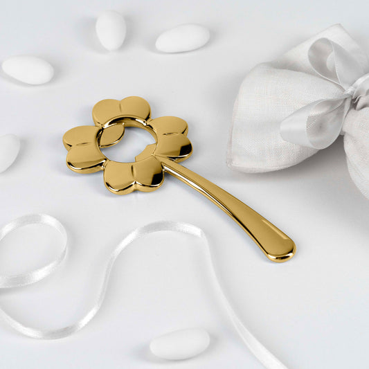 Quadrifoglio è il raffinato e prezioso apribottiglie di Bugatti, ogni foglia cela un significato: abbondanza, salute, amore e rispetto. Un oggetto che diventa ricordo tangibile di un giorno indimenticabile. Colore oro. Dimensioni: 13,5 x 6 cm. Si consiglia di lavare a mano. In negozio e online su tutttochic.it