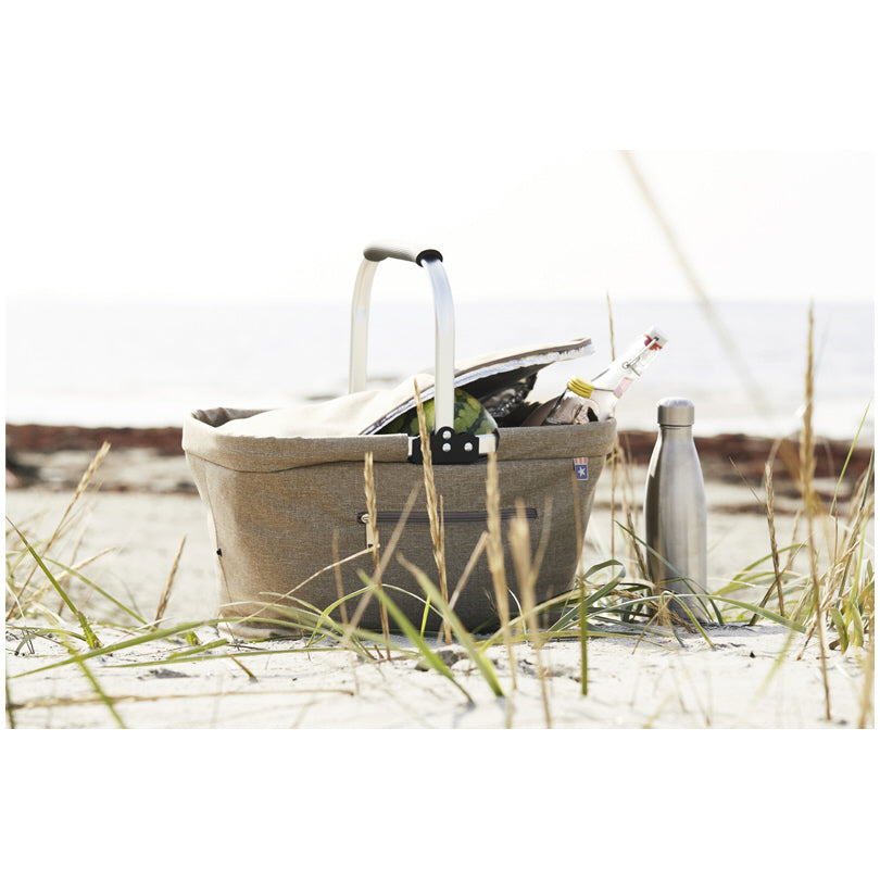 Cesta spesa termica City pieghevole, occupa poco spazio e si ripone facilmente. Dimensioni: cm 46 x 29 x 28 Capacità 25 litri. In negozio e online su tuttochic.it