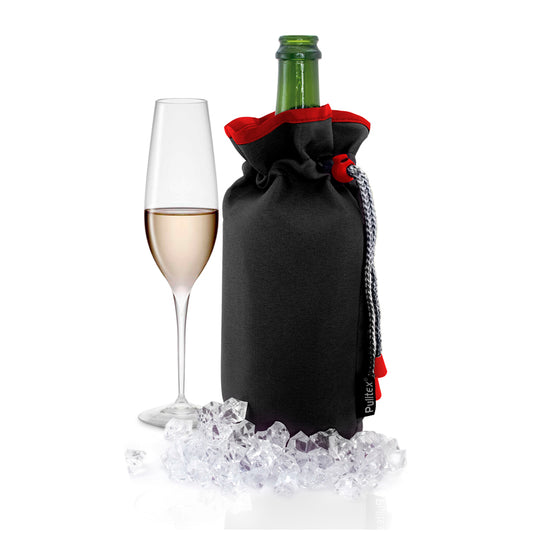 Borsa Raffredda Bottiglie è in grado di mantenere in freddo la bottiglia per l’intero pasto. Va tenuta in freezer in modo che sia sempre pronta all’uso. La borsa si chiude con una coulisse di sicurezza per evitare che la bottiglia scivoli fuori. Dimensioni: cm Ø 18 x 26,5. In negozio e online su tuttochic.it