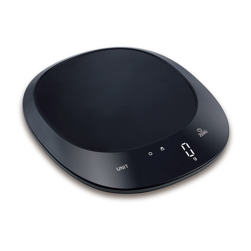 Bilancia digitale, capacità massima consentita 5 kg, divisione 1 g, display LED "Magic" con pulsanti touch invisibili, indicazione batterie scariche (Lo) e peso eccessivo (Err), Alimentazione: 3x 1,5V AAA batterie. Dimensioni cm 20,3 x 18 x 2,1 In negozio e online su tuttochic.it
