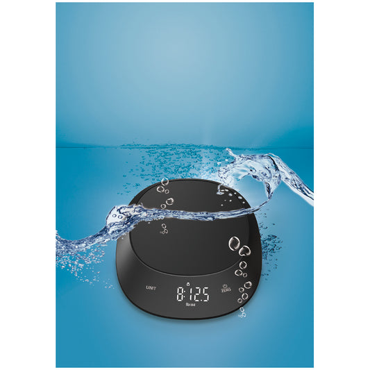 Bilancia digitale, capacità massima consentita 5 kg, divisione 1 g, display LED "Magic" con pulsanti touch invisibili, indicazione batterie scariche (Lo) e peso eccessivo (Err), Alimentazione: 3x 1,5V AAA batterie. Dimensioni cm 20,3 x 18 x 2,1 In negozio e online su tuttochic.it