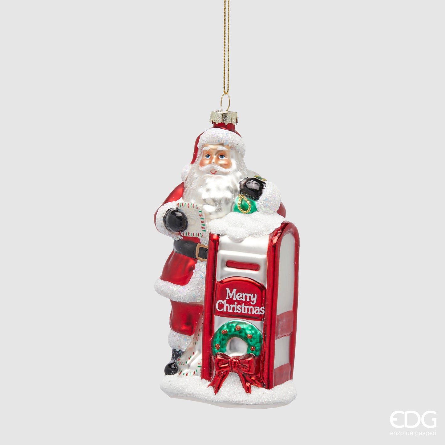 Addobbo Babbo Natale con cassetta postale realizzato in vetro di colore bianco e rosso. Dimensioni: cm 14 h. In negozio e online su tuttochic.it