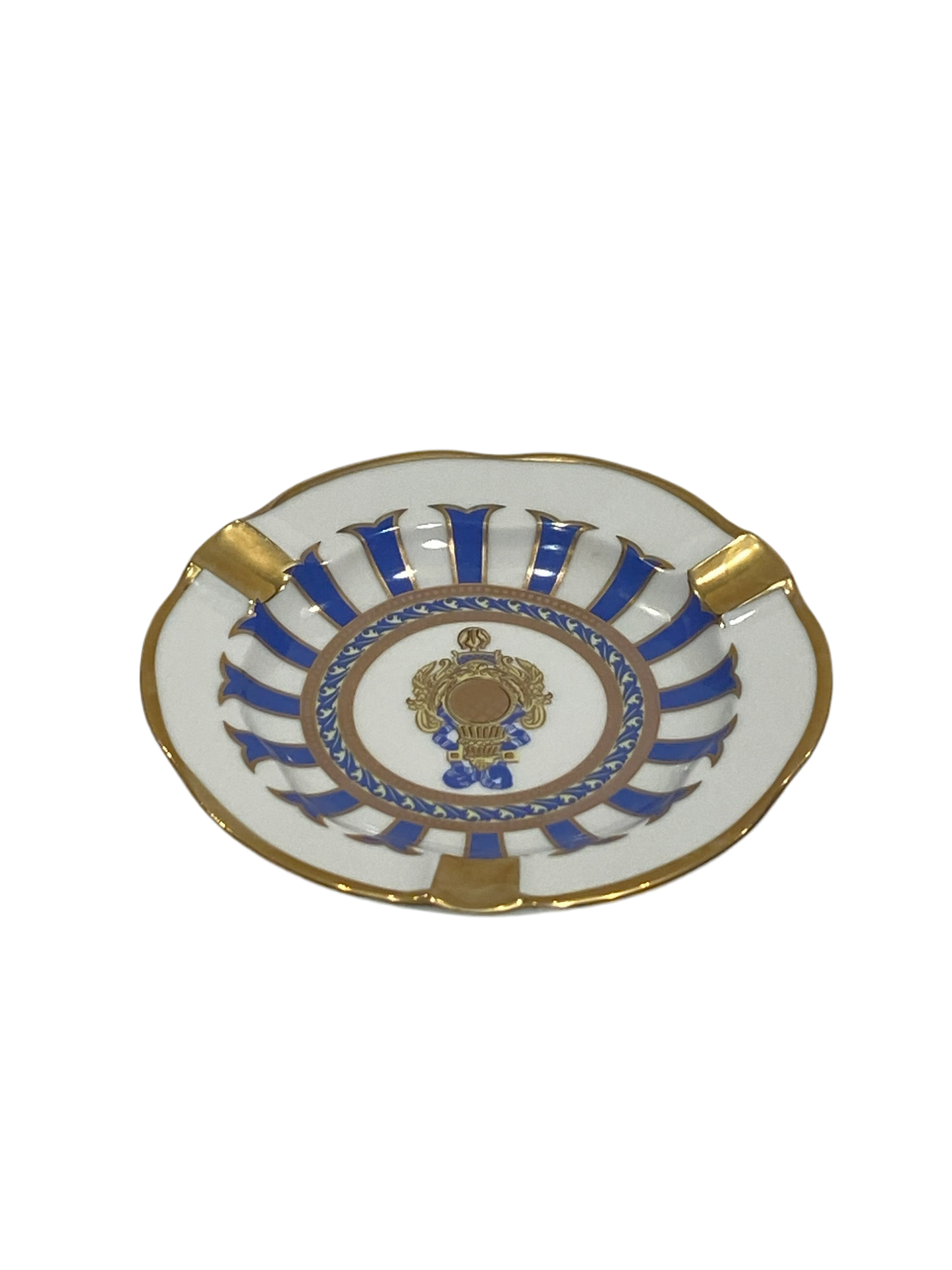 Piattino tondo a forma di posacenere in porcellana Limoges con decoro in oro zecchino e blu. Dimensioni: cm ø 12 x h 2. In negozio e online su tuttochic.it
