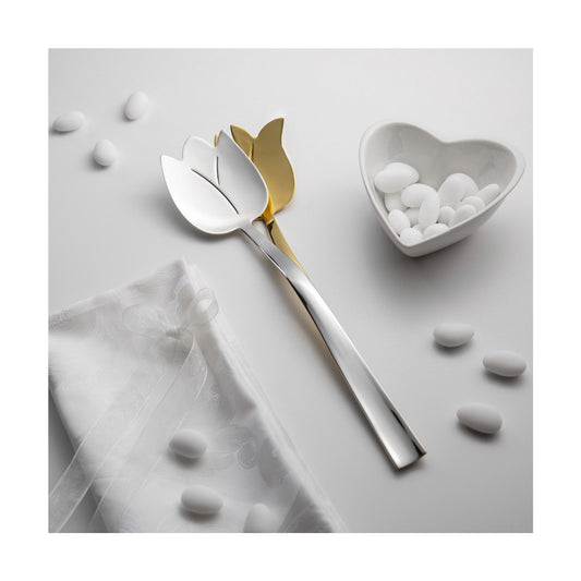 Tulipano è un set di posate insalata dal design non comune, che si ispira alla fresca bellezza dei tulipani in fiore. Le posate sono in acciaio inox 18/10 con finitura PVD in oro 24 carati. Dimensioni: cm 31 x 8,5 Lavabili in lavastoviglie. In negozio e online su tuttochic.it