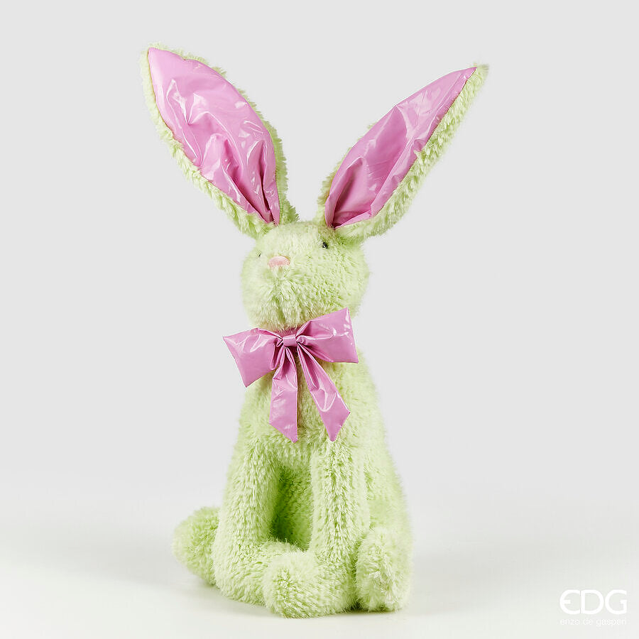 Coniglietto di peluche EDG design, morbido al tatto e disponibile in due colori: Verde chiaro e Azzurro chiaro Dimensioni: cm 26 x 20 x h 60. In negozio e online su tuttochic.it