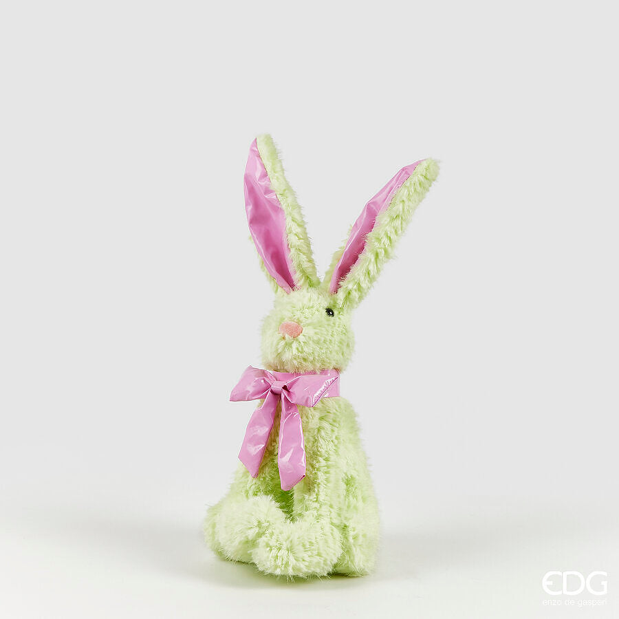 Coniglietto di peluche EDG design, morbido al tatto e disponibile in due colori: Verde chiaro e Azzurro chiaro Dimensioni: cm 17 x 15 x h 36. In negozio e online su tuttochic.it