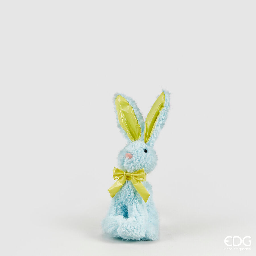 Coniglietto di peluche EDG design, morbido al tatto e disponibile in due colori: Verde chiaro e Azzurro chiaro Dimensioni: cm 15 x 11 x h 28. In negozio e online su tuttochic.it