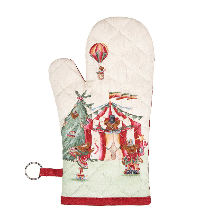 Il Guantone da forno "Bear Wonderland" è un prodotto di lusso, realizzato in morbido cotone e caratterizzato da un delizioso decoro natalizio ispirato al magico mondo del circo. Sarà il compagno perfetto per le tue attività culinarie durante le festività. Dimensioni: cm 19 x 32. In negozio e online su tuttochic.it