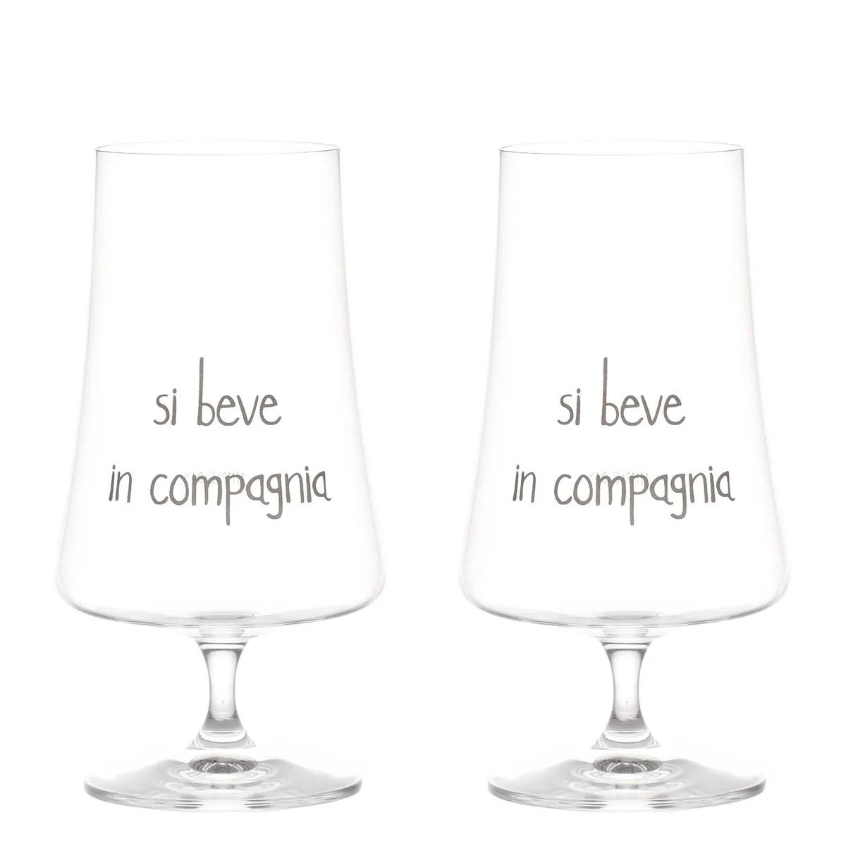 Due calici da birra realizzati in vetro di alta qualità, garantiscono una perfetta esperienza di degustazione. 550 ml. In negozio e online su tuttochic.it