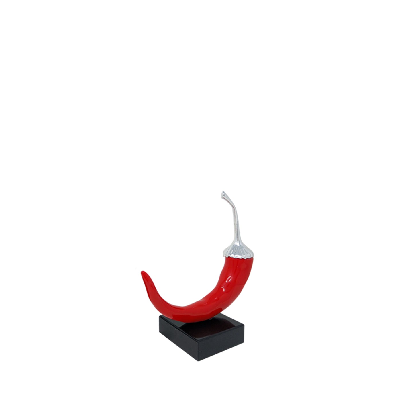 Peperoncino è una scultura moderna artigianale realizzata in resina di qualità, tutta Made in Italy. Questa fantastica opera d'arte rappresenta uno dei più classici portafortuna della tradizione italiana in una veste nuova e moderna. Dimensioni: cm 10 x 4 x 11 h - Peso: gr. 70. In negozio e online su tuttochic.it