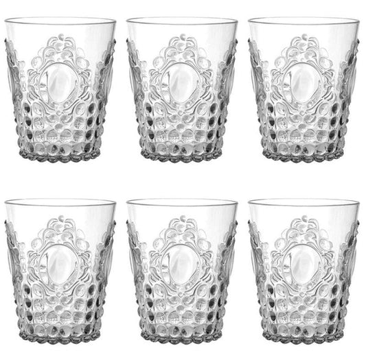 Set di 6 bicchieri Vino in acrilico trasparente della collezione ricercata e ricca Baroque & Rock. Opulente e fastosa, minuziosa in ogni suo dettaglio, originale nei profili ed enfatica. Dimensioni: Ø 8.5 cm, H 20 cm Lavabile in lavastoviglie, no microonde. In negozio e online su tuttochic.it