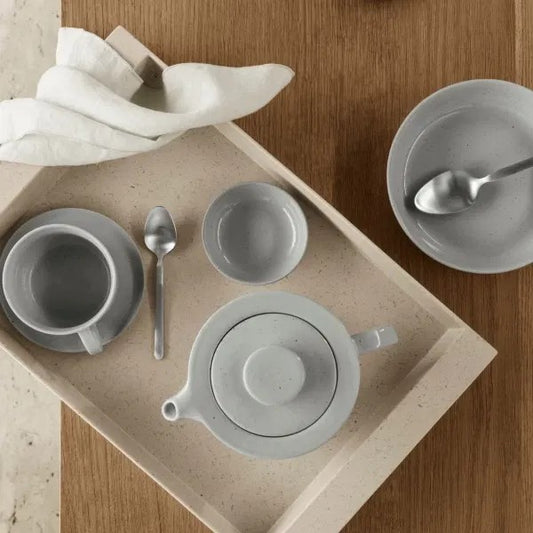 Vassoio rettangolare KANKYO di Blomus in bambù riciclato color Moonbeam.