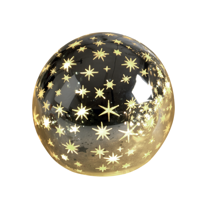 Realizzata in vetro color argento lucido con decoro stelline. Diam. 12 cm. Funziona con 3 batterie stilo incluse. In negozio e online su tuttochic.it