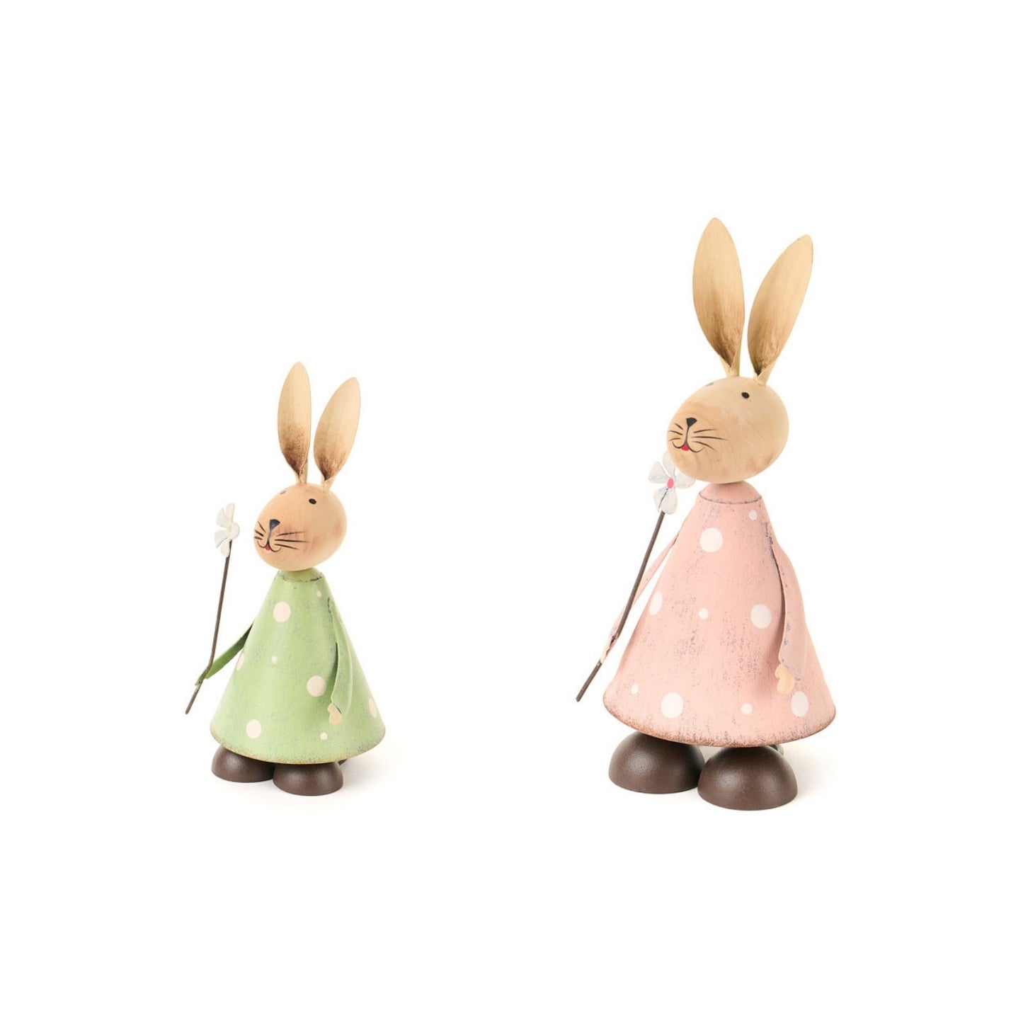 set 2 coniglietti artigianali in metallo e legno decorati a mano. Dimensioni: cm 13.5×6.5×6.5 cm – 19×8.3×8.3 cm. In negozio e online su tuttochic.it