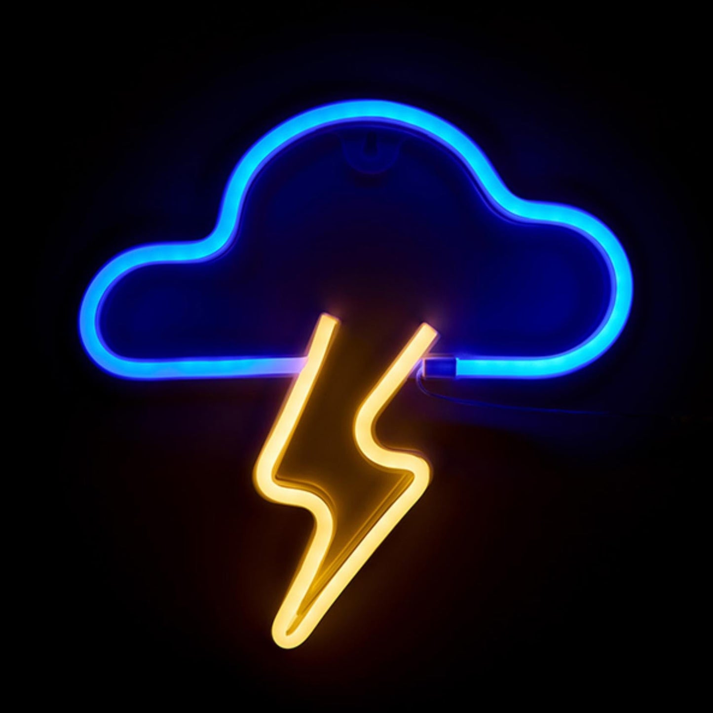Divertente lampada da parete al neon a led di colore blu e giallo a forma di nuvola con fulmine Peso: 202 g Dimensioni: cm 27,7 x 28 x 17. In negozio e online su tuttochic.it