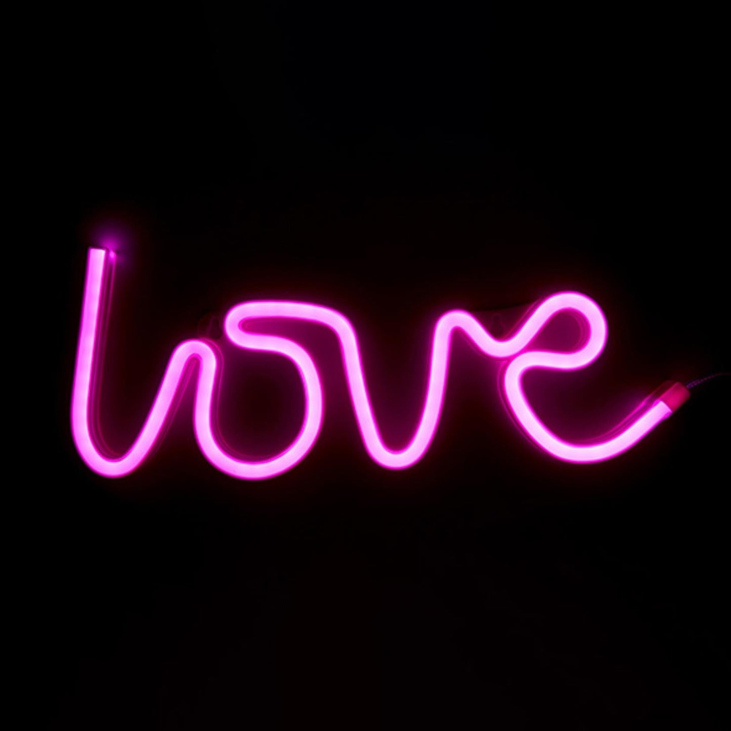 Divertente lampada da parete al neon a led di colore fucsia con la scritta "love", Peso 182 g Dimensioni: cm 34,5 x 13 x 17. In negozio e online su tuttochic.it