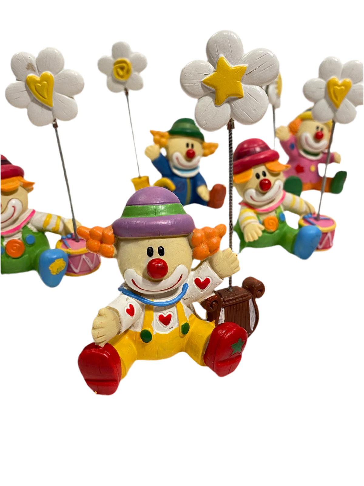 Set di 17 bomboniere assortite di Clown clip porta foto in resina decorata. Dimensioni: cm 8,5 x 4 x h 13 Confettata e astuccio non inclusi. tuttochic.it