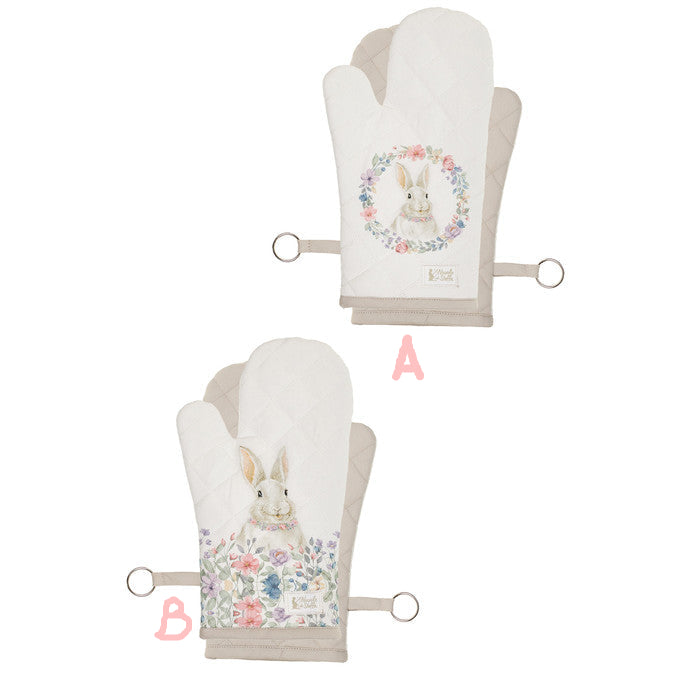 Guanto da forno Bunny realizzato in cotone trapuntato, è decorato con un adorabile coniglietto e fiori. Dimensioni: 19×32 cm. In negozio e online su tuttochic.it