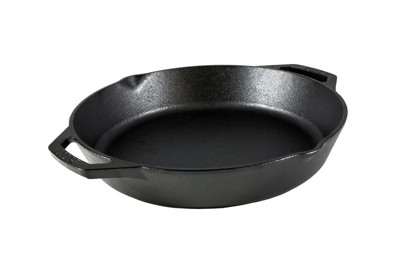 Tegame tondo in ghisa sia per la cucina casalinga che professionale Ideale per cuocere qualsiasi pietanza: carne, verdure, contorni e sughi. Compatibile con i fornelli ad induzione• Adatta per il forno, fornello, griglia e fuoco• Dimensione: 37 x 30,48 Ø x 5,7 cm• Peso: 3,43 kg. In negozio e online su tuttochic.it