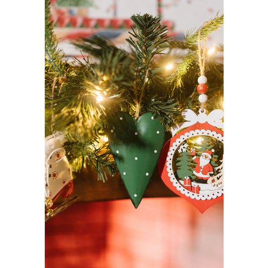 Dettaglio decoro in legno da albero con babbo, renna o pupazzo – Nuvole di Stoffa