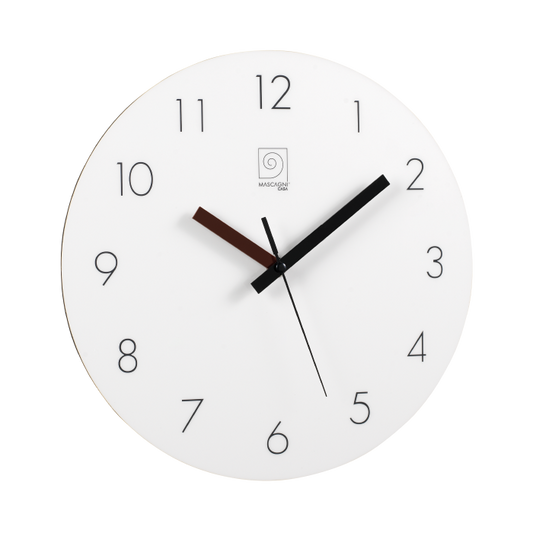 Questo orologio da parete in legno con superficie frontale lucida e colorata Funziona con 1 batteria stilo (inclusa) Dimensioni: cm Ø 30. In negozio e online su tuttochic.it