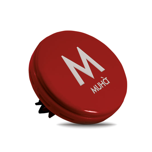 Rivestito in ecopelle lucida rossa, dal design accattivante e moderno, con rilascio graduale di profumi ricchi e corposi che garantiscono una lunga durata. Arancio e Cannella La fragranza racchiude l’intreccio di agrumi e spezie. Dimensioni: Ø 5,3 cm. In negozio e online su tuttochic.it