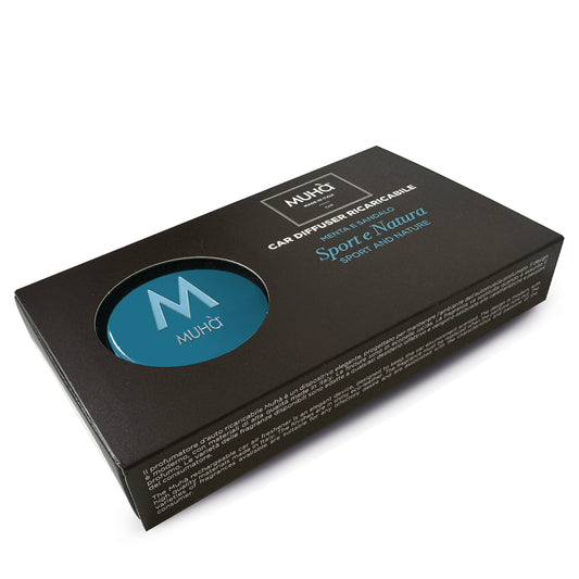 Rivestito in ecopelle lucida turchese, dal design accattivante e moderno, con rilascio graduale di profumi ricchi e corposi che garantiscono una lunga durata. Menta e Sandalo. Essenza che diffonde nell’ambiente una sensazione di aria fresca e pulita. Dimensioni: Ø 5,3 cm. In negozio e online su tuttochic.it