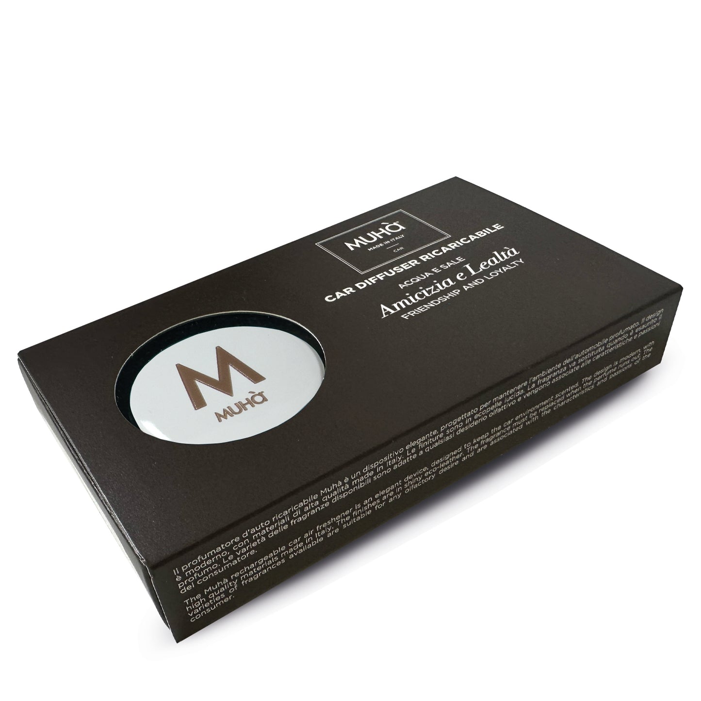 Rivestito in ecopelle lucida bianca, dal design accattivante e moderno, con rilascio graduale di profumi ricchi e corposi che garantiscono una lunga durata. ACQUA E SALE La fragranza sprigiona la freschezza della brezza del mare carica di ozono e dei profumi... Dimensioni: Ø 5,3 cm. In negozio e online su tuttochic.it