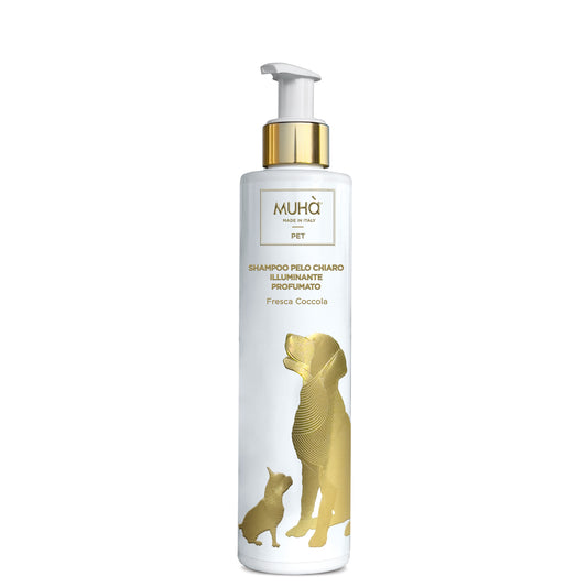 Shampoo specifico per la cura e la bellezza dei manti chiari e bianchi dei cani, formulato con aloe vera, estratto di papaya, estratto di calendula e infuso di fiori di camomilla.  Quantità: 200 ml.In negozio e online su tuttochic.it