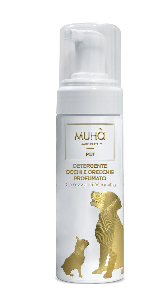 La mousse per occhi e orecchie pulisce con estrema delicatezza, contribuendo a rimuovere le impurità senza alterare il colore naturale del pelo. Quantità: 100 ml. In negozio e online su tuttochic.it