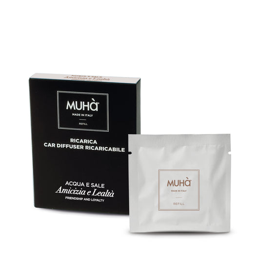 Ricarica del profumatore d’auto dal design accattivante e moderno, in soft-touch con rilascio graduale di profumi ricchi e corposi, lunga durata.  ACQUA E SALE La fragranza  sprigiona la freschezza della brezza del mare carica di ozono e dei profumi di anice e sale. In negozio e online su tuttochic.it