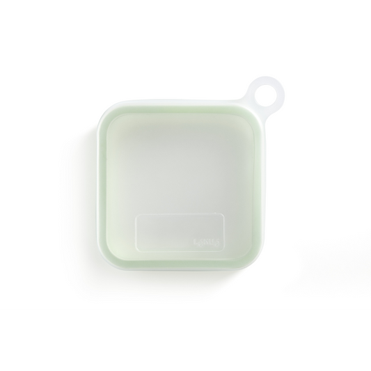 Involucro riutilizzabile per una conservazione dei panini facile ed ecologica. Lavabile in lavastoviglie - Resiste fino a 220° C e a -60°C Dimensioni: cm 18,1 x 18,1 x h 2,5 - Peso 171 gr. In negozio e online su tuttochic.it