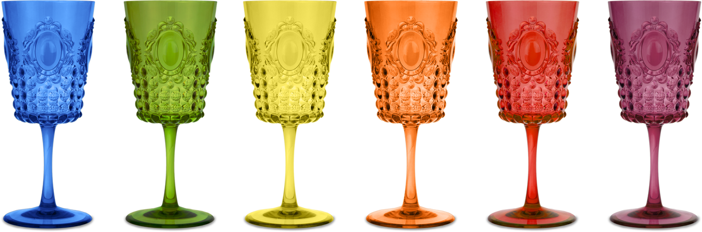 Set di 6 calici da vino colori assortiti in acrilico della collezione Baroque & Rock Anniversary. Opulenta e fastosa, minuziosa in ogni suo dettaglio. Dimensioni singolo calice: Ø 8,5 cm / h 20 cm Lavabile in lavastoviglie, no microonde. In negozio e online su tuttochic.it